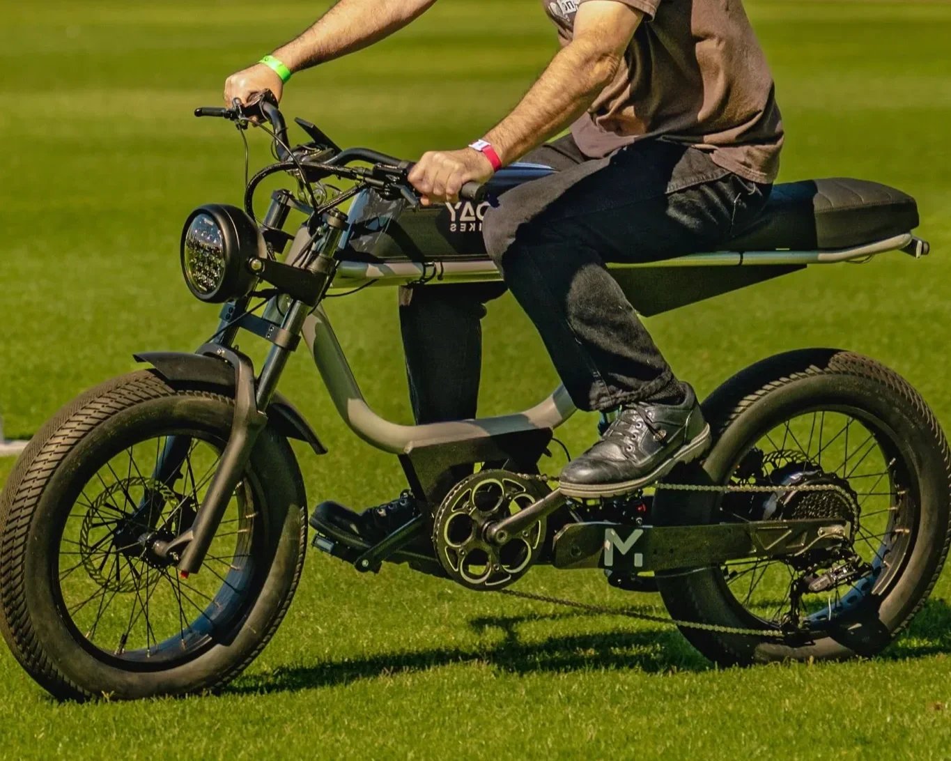 Monday Moped-Style Electric Bike rental photograph